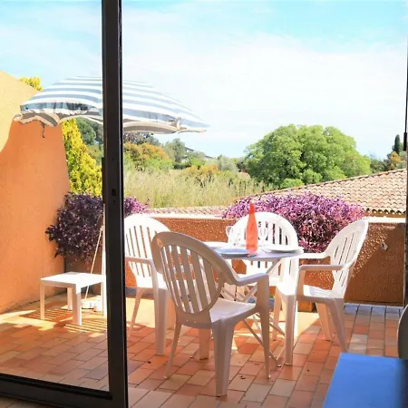 4 Couchages Avec Terrasse, Parking Et Proche Au Lavandou - Fr-1-251-240 Apartment